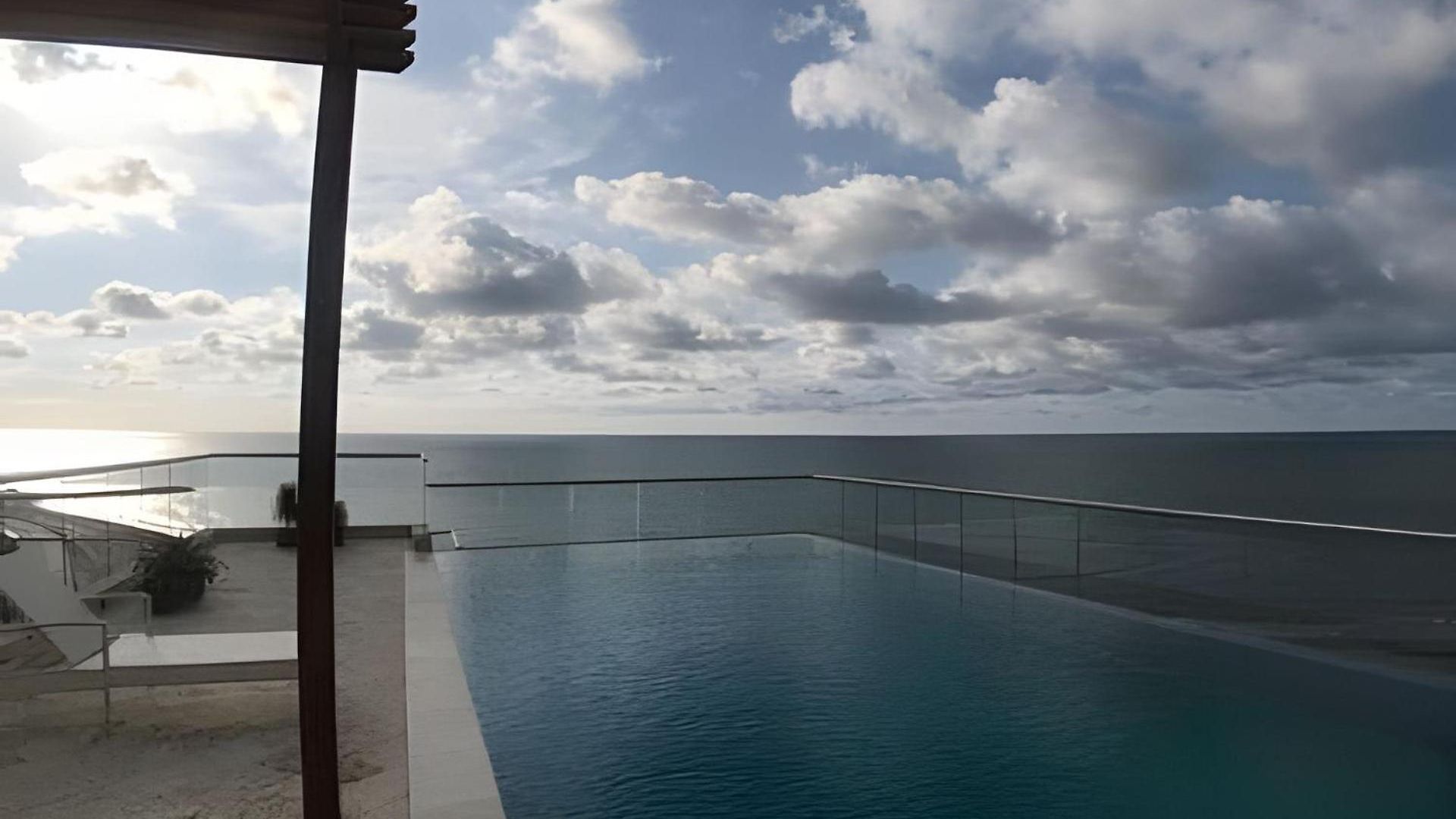 2 Vista Mar. Piscina *