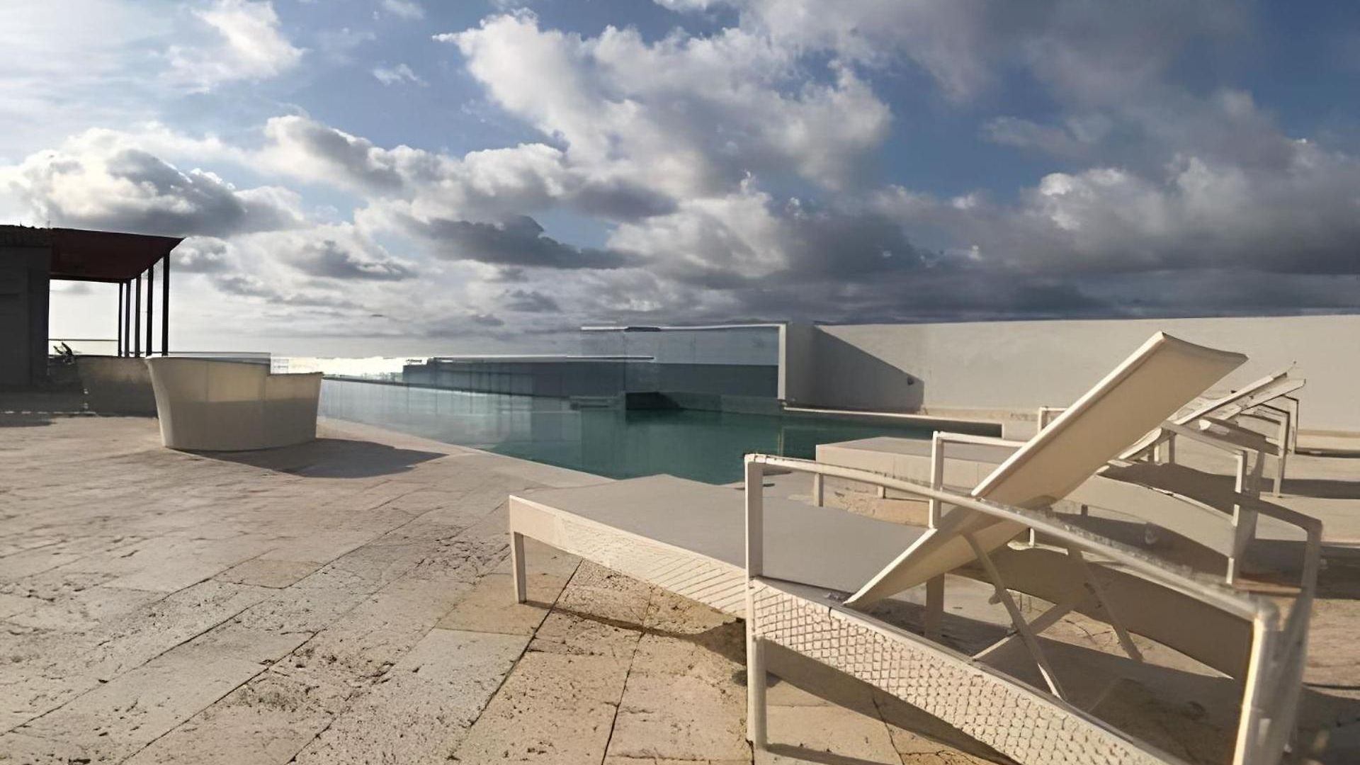 2 Vista Mar. Piscina *