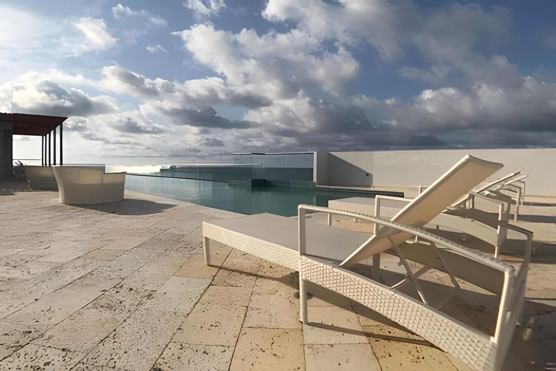 2 Vista Mar. Piscina Apartamento
