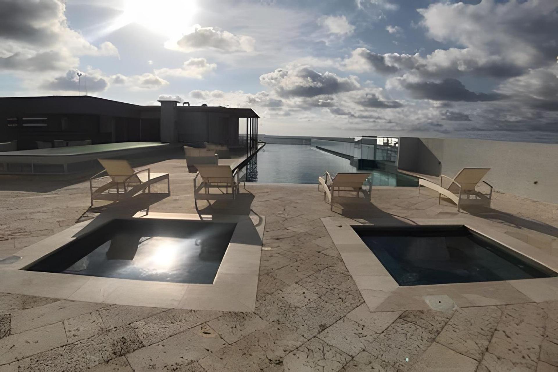 2 Vista Mar. Piscina Apartamento *